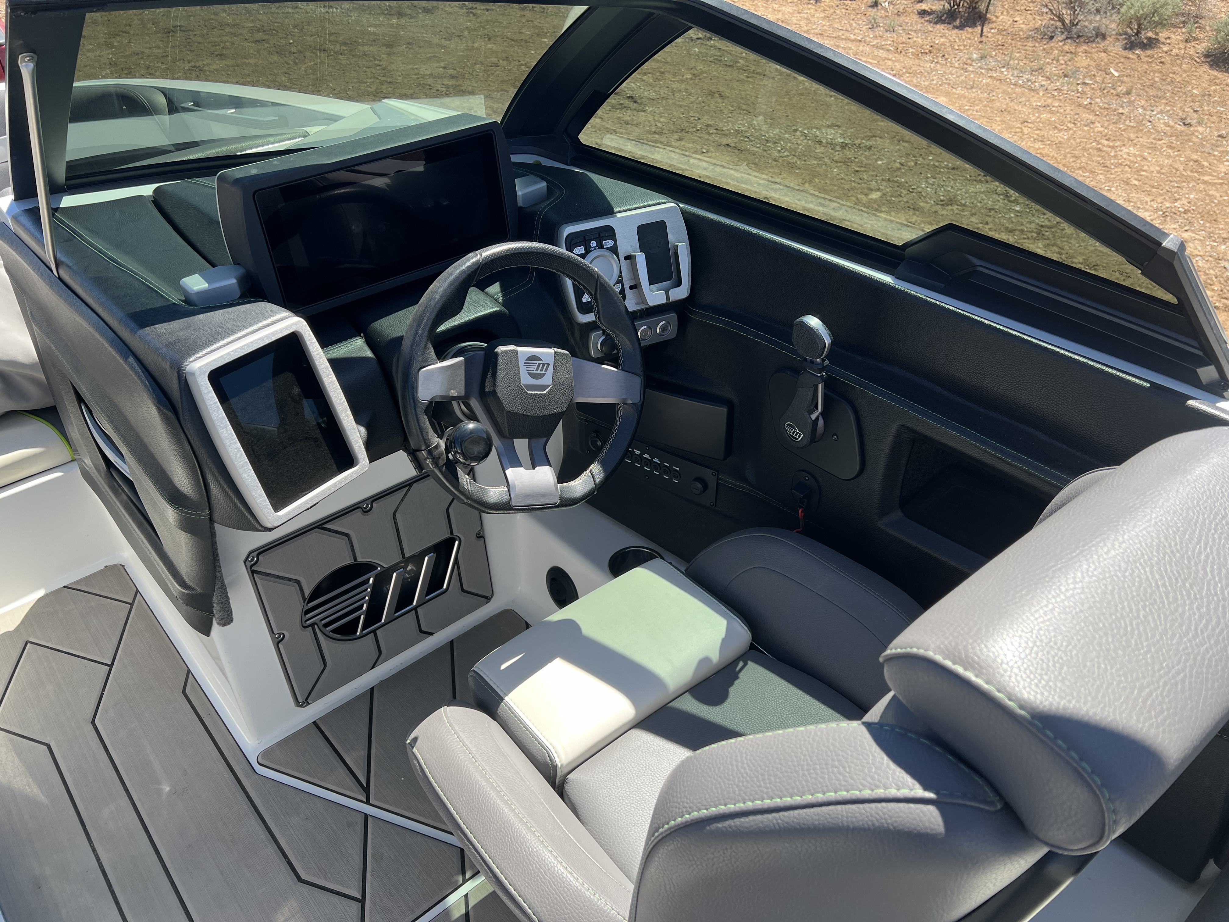 2020 Malibu 22MXZ Icon